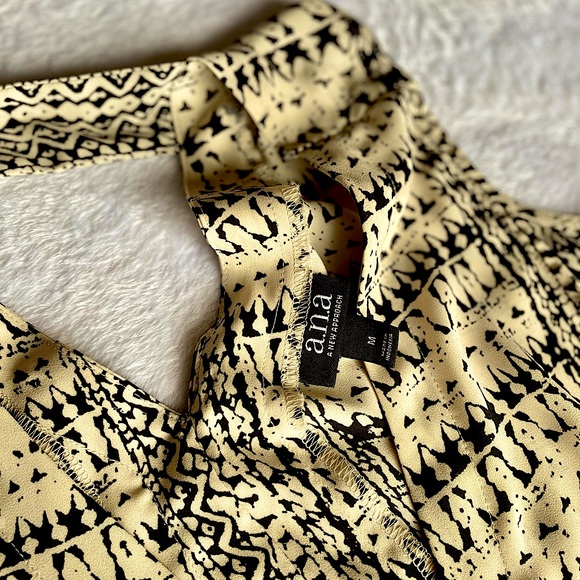 3/$15 (FINAL PRICE) **NWOT** A.N.A., (Size M), Cream & Black Tank Top Blouse - Picture 3 of 5